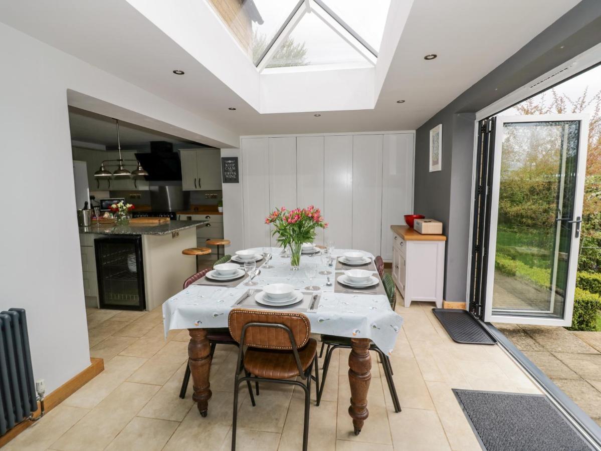 Rosemead Villa Moreton-in-Marsh Bagian luar foto